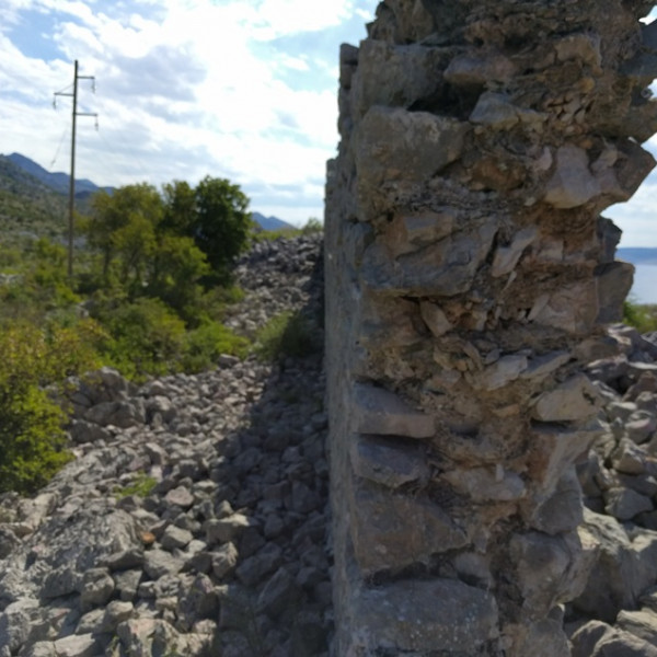 FORTRESS TRIBANJ &Scaron;IBULJINA (BYZANTINE), Apartmani Bosi i Goli Starigrad Paklenica