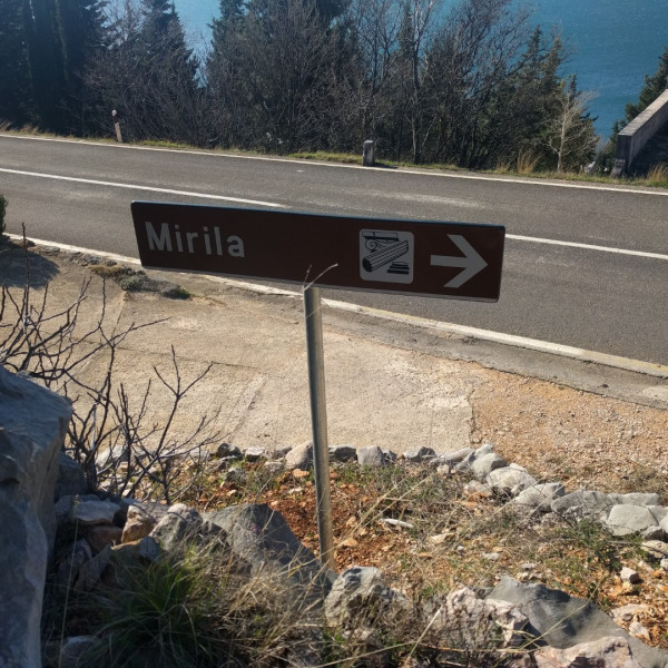 MIRILA - 1) WESTERNERS KOIĆ'S DOWNHILL, Apartmani Bosi i Goli Starigrad Paklenica
