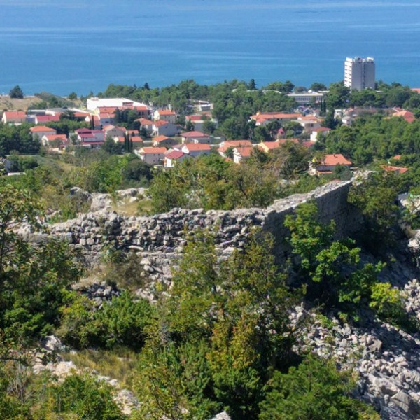 FORTRESS PAKLARIĆ STARIGRAD (VENETIAN, BYZANTINE, LIBURNIAN), Apartmani Bosi i Goli Starigrad Paklenica