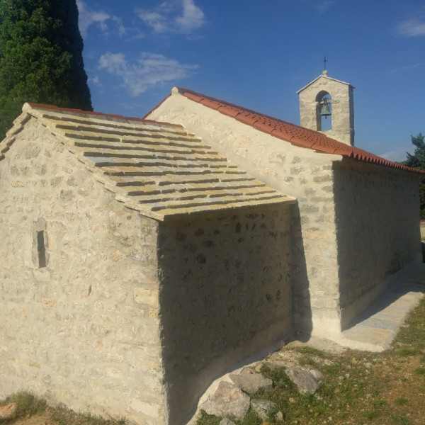 CHAPEL OF THE HOLY TRINITY (Orthodox) in TRIBANJ &Scaron;IBULJINA, Apartmani Bosi i Goli Starigrad Paklenica